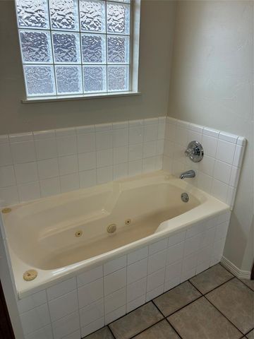 404 Amanda Drive, Yukon, OK 73099