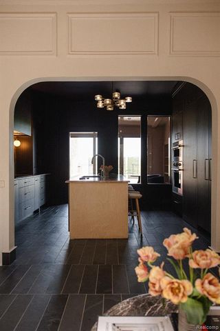 2564 Michigan Avenue, Detroit, MI 48216