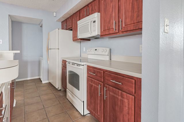 3420 Country Club Drive W 214, Irving, TX 75038