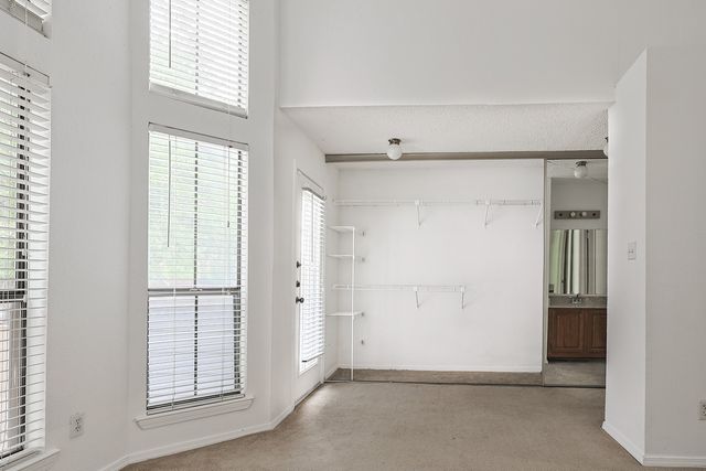 3420 Country Club Drive W 214, Irving, TX 75038