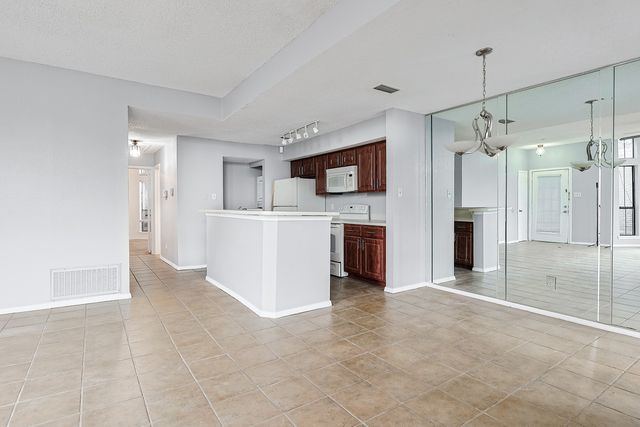 3420 Country Club Drive W 214, Irving, TX 75038