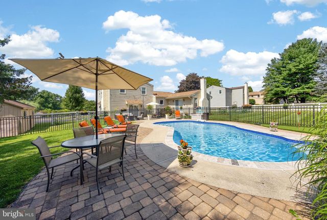 1340 BARTON DR, Fort Washington, PA 19034