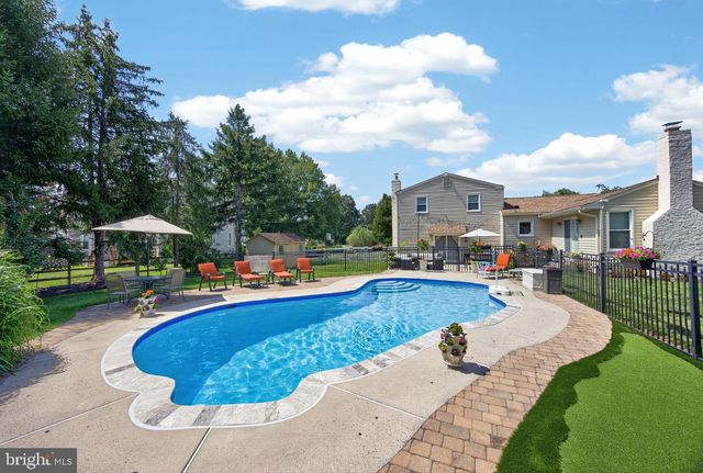 1340 BARTON DR, Fort Washington, PA 19034