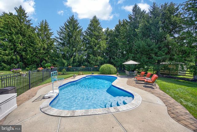 1340 BARTON DR, Fort Washington, PA 19034
