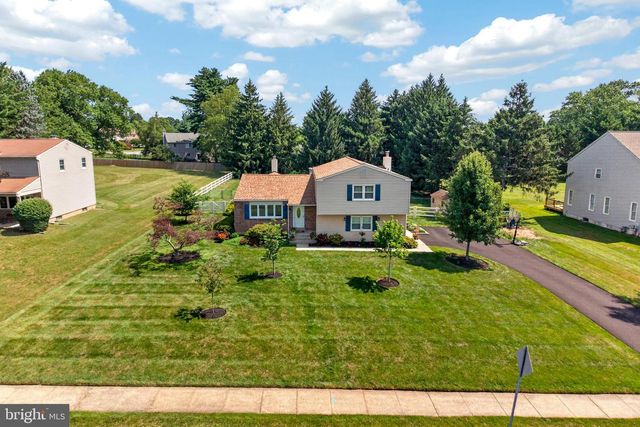 1340 BARTON DR, Fort Washington, PA 19034