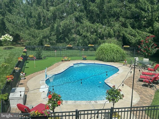 1340 BARTON DR, Fort Washington, PA 19034