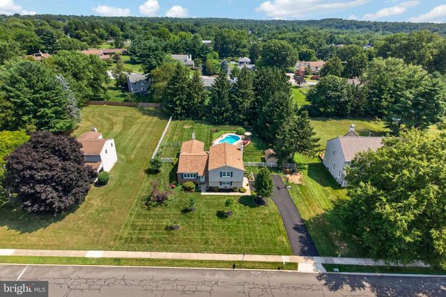 1340 BARTON DR, Fort Washington, PA 19034