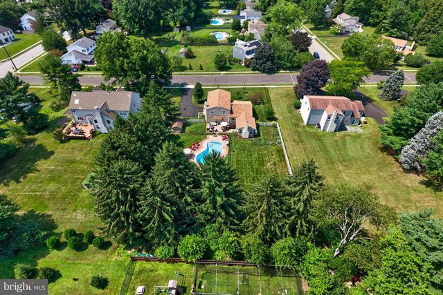 1340 BARTON DR, Fort Washington, PA 19034