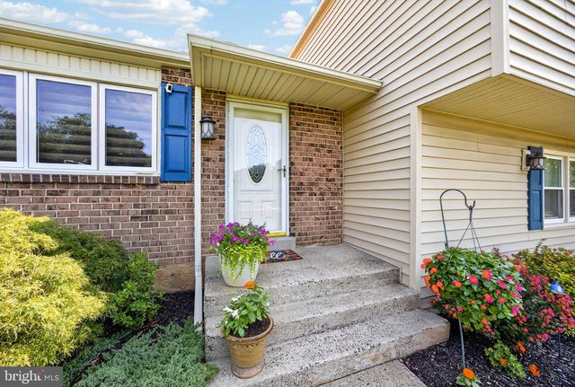 1340 BARTON DR, Fort Washington, PA 19034