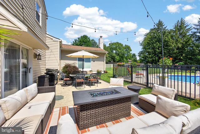 1340 BARTON DR, Fort Washington, PA 19034