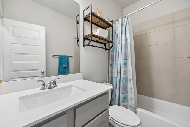 9230 Eckert Road, Iowa Colony, TX 77583