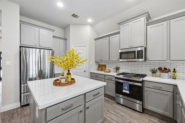 9230 Eckert Road, Iowa Colony, TX 77583