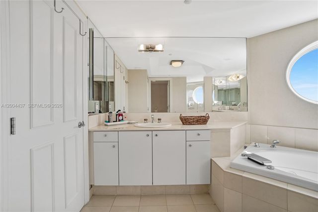 7000 Island Blvd 2802, Aventura, FL 33160