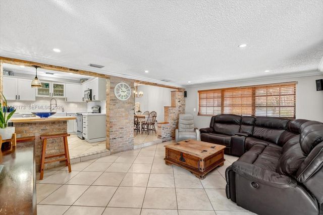 1300 W 77th St, Hialeah, FL 33014