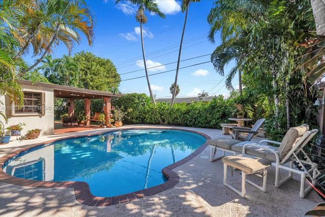 1300 W 77th St, Hialeah, FL 33014