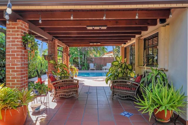 1300 W 77th St, Hialeah, FL 33014