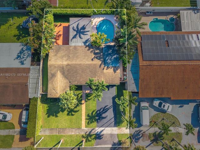 1300 W 77th St, Hialeah, FL 33014