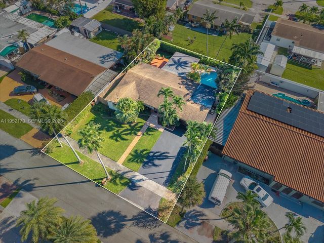 1300 W 77th St, Hialeah, FL 33014