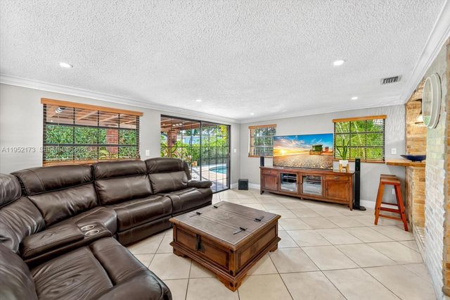 1300 W 77th St, Hialeah, FL 33014