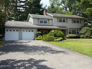 837 Worcester Drive, Niskayuna, NY 12309