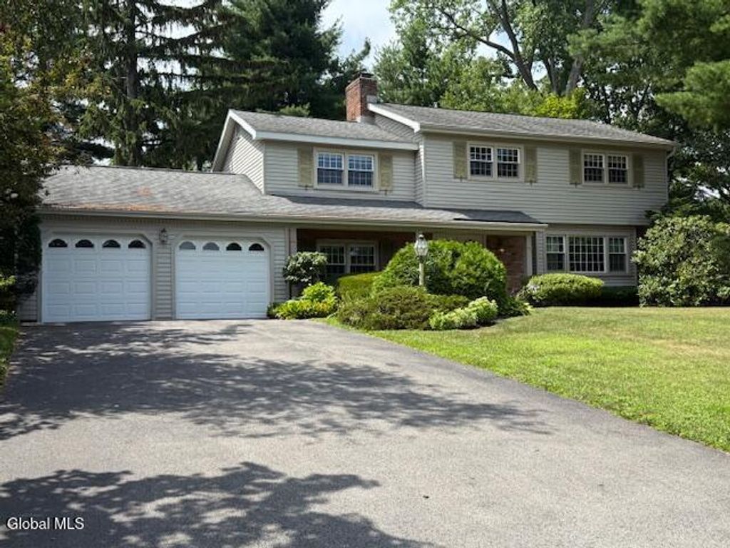 837 Worcester Drive, Niskayuna, NY 12309
