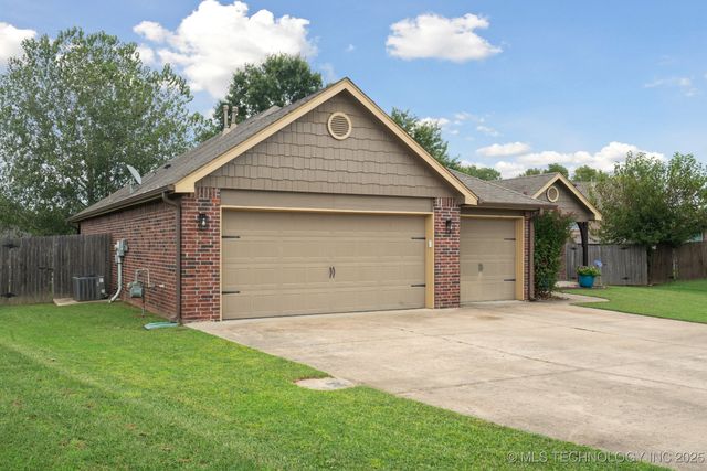1802 Tulip Court, Claremore, OK 74019