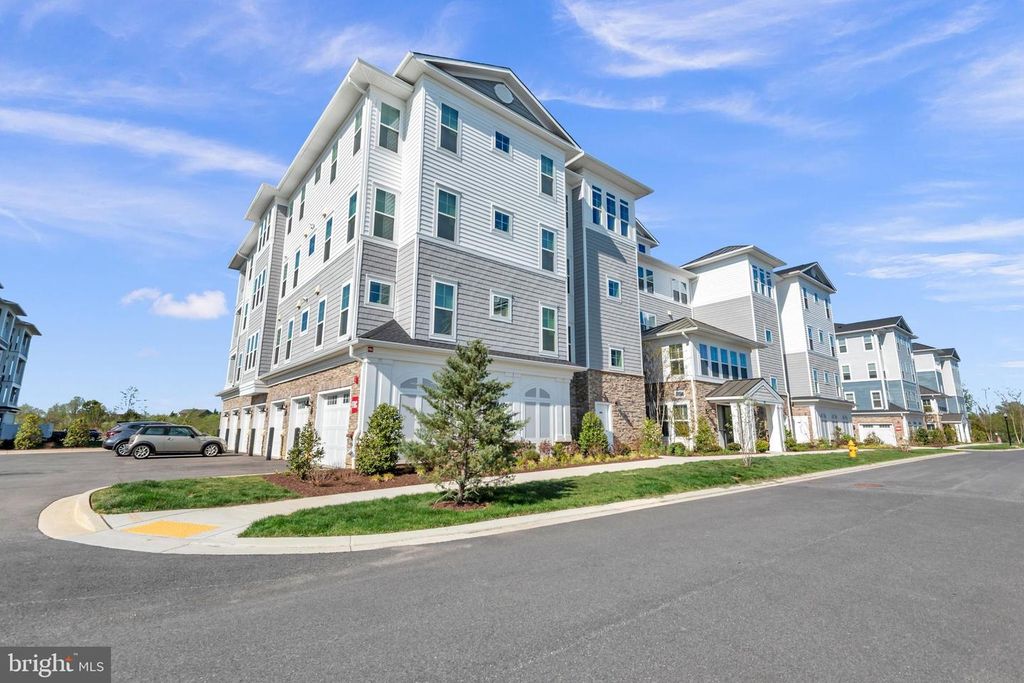 Image 1 of property listing at 111 MARSHGRASS WAY #21, Chester, MD 21619