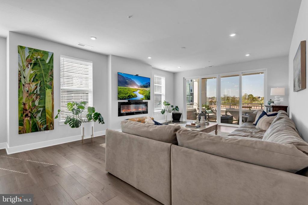 Image 11 of property listing at 111 MARSHGRASS WAY #21, Chester, MD 21619