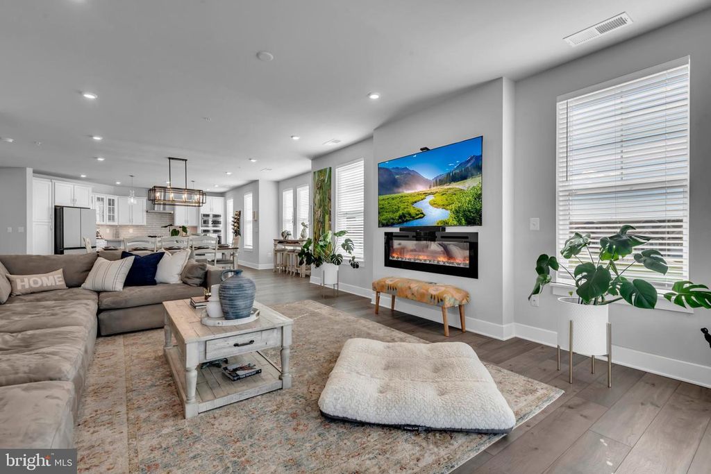 Image 12 of property listing at 111 MARSHGRASS WAY #21, Chester, MD 21619