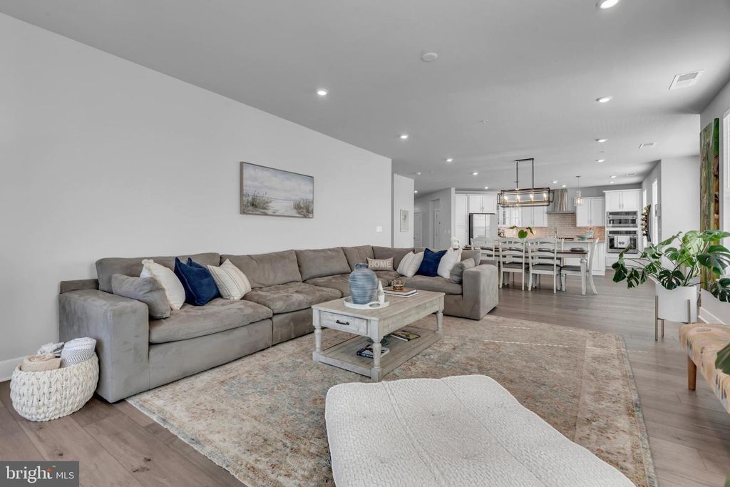 Image 13 of property listing at 111 MARSHGRASS WAY #21, Chester, MD 21619