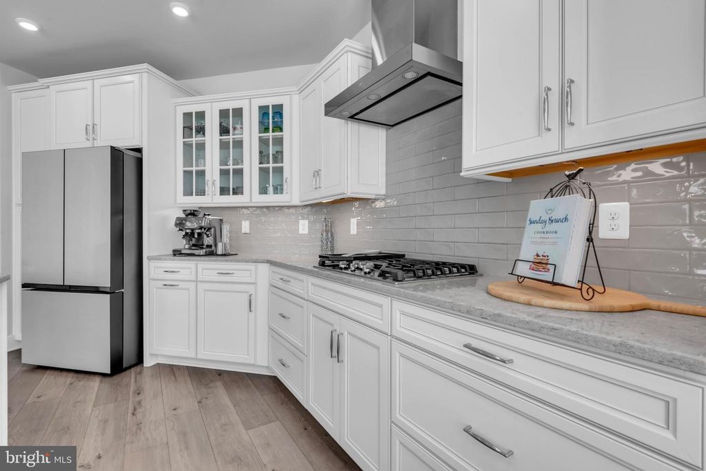 Image 15 of property listing at 111 MARSHGRASS WAY #21, Chester, MD 21619