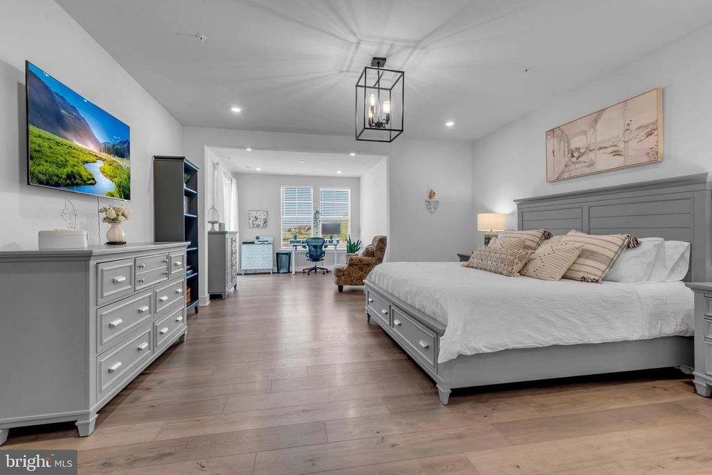 Image 21 of property listing at 111 MARSHGRASS WAY #21, Chester, MD 21619