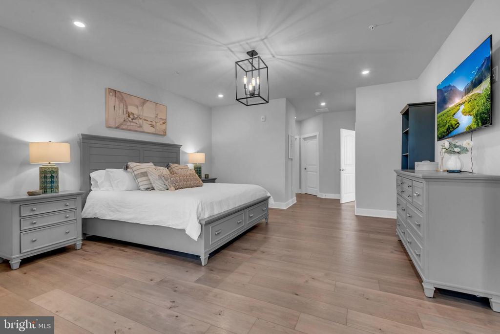 Image 22 of property listing at 111 MARSHGRASS WAY #21, Chester, MD 21619