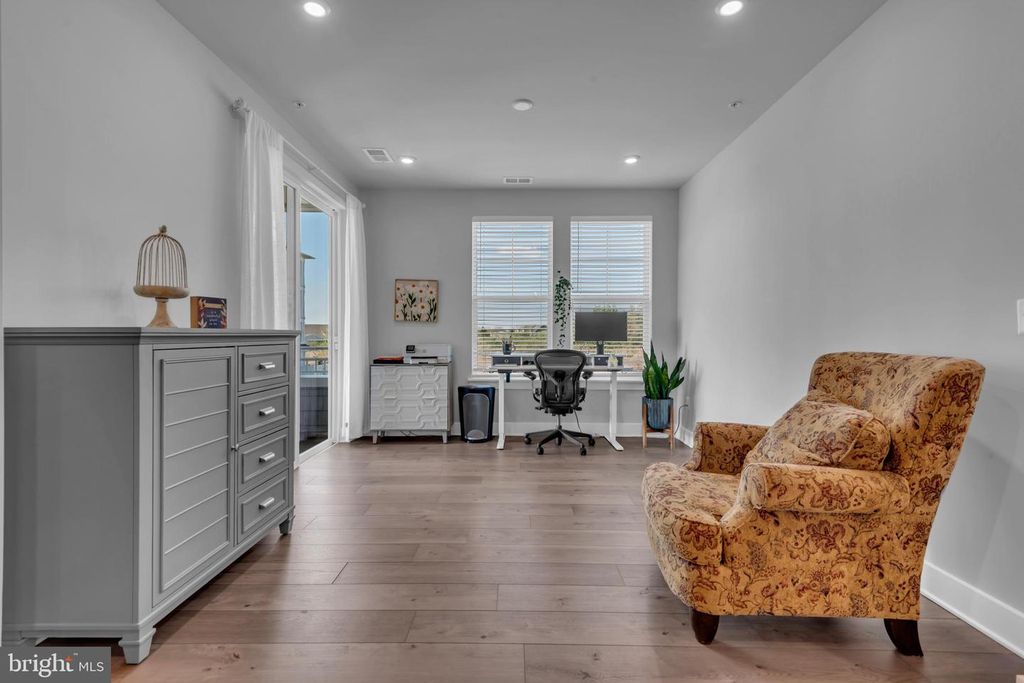 Image 23 of property listing at 111 MARSHGRASS WAY #21, Chester, MD 21619