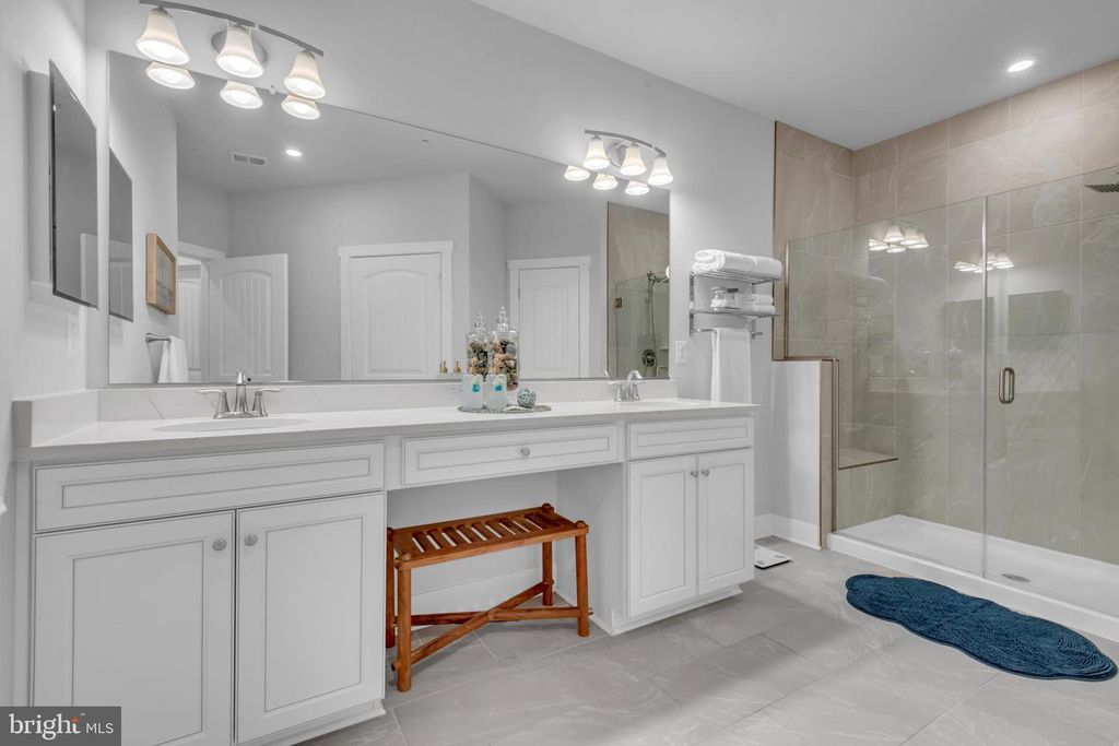 Image 25 of property listing at 111 MARSHGRASS WAY #21, Chester, MD 21619