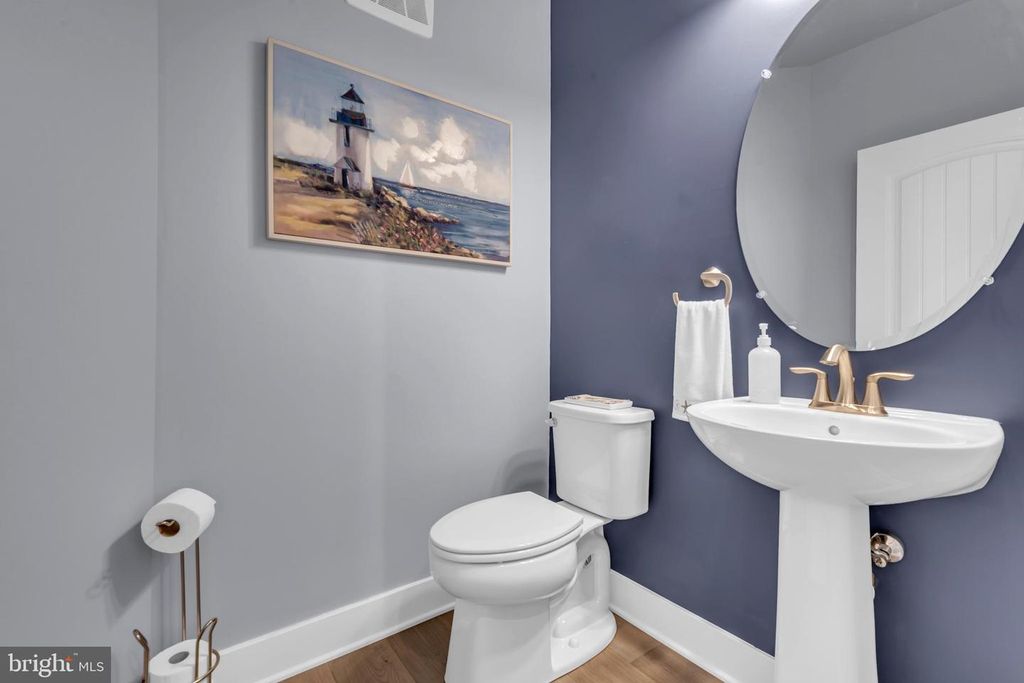 Image 31 of property listing at 111 MARSHGRASS WAY #21, Chester, MD 21619