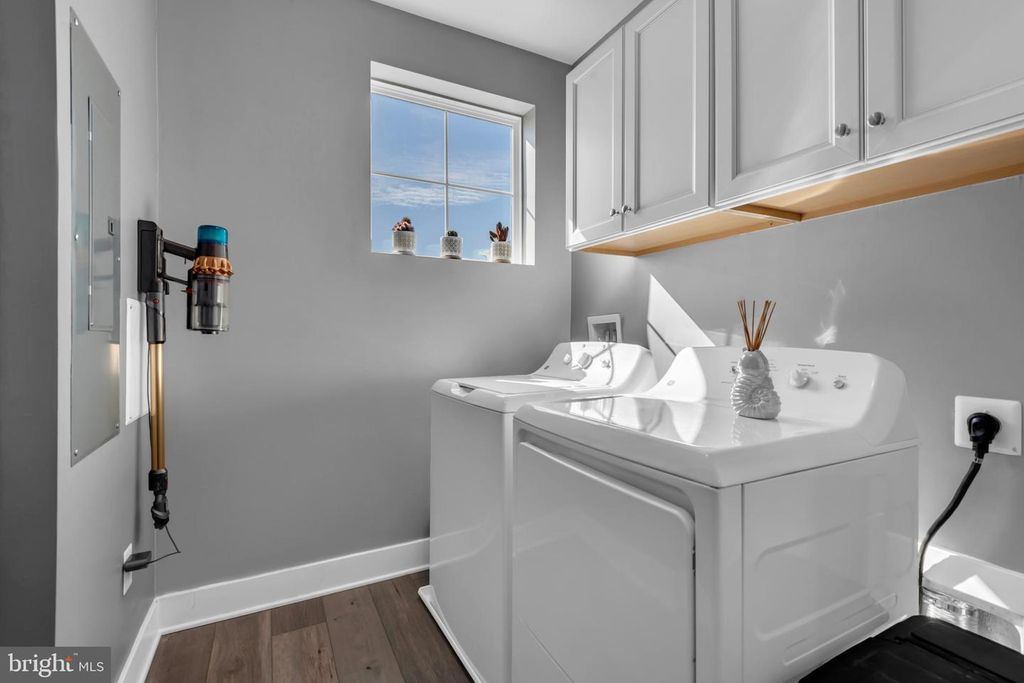 Image 32 of property listing at 111 MARSHGRASS WAY #21, Chester, MD 21619