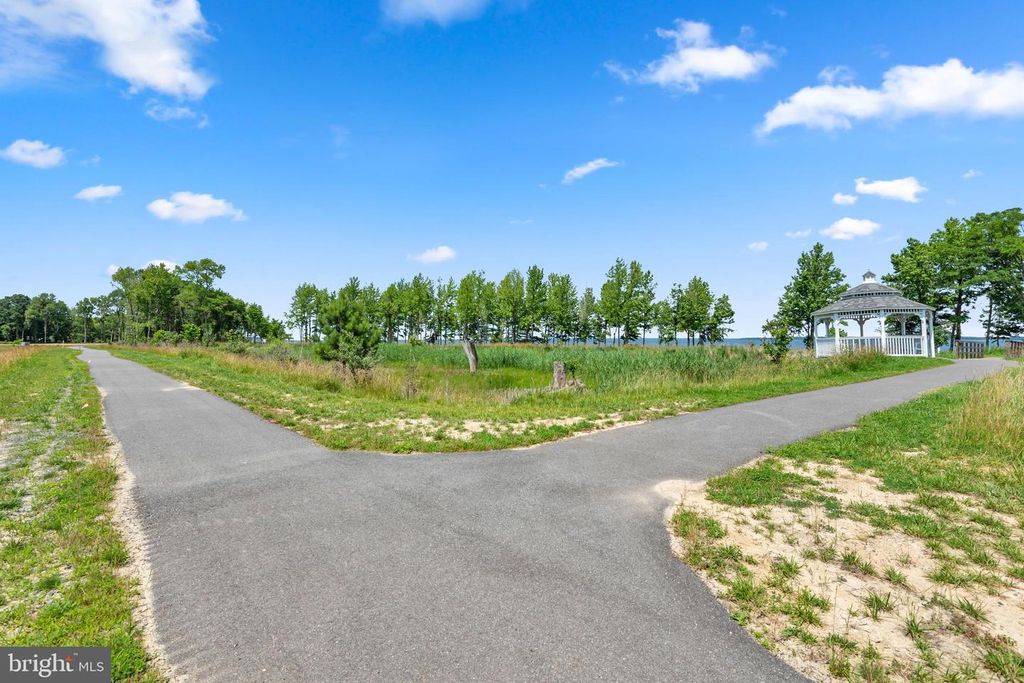 Image 41 of property listing at 111 MARSHGRASS WAY #21, Chester, MD 21619