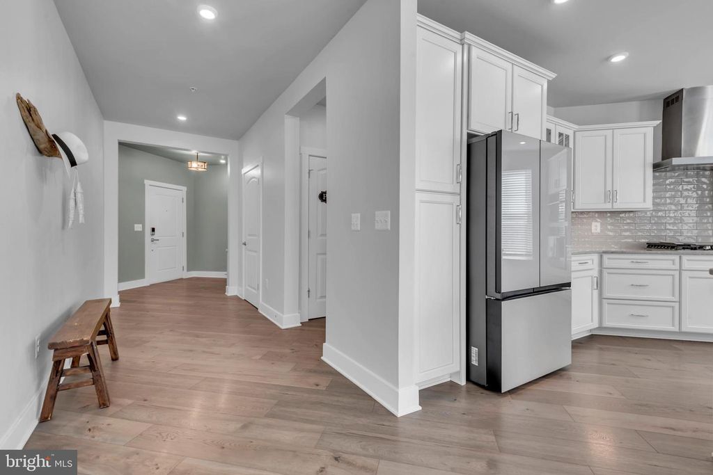 Image 5 of property listing at 111 MARSHGRASS WAY #21, Chester, MD 21619