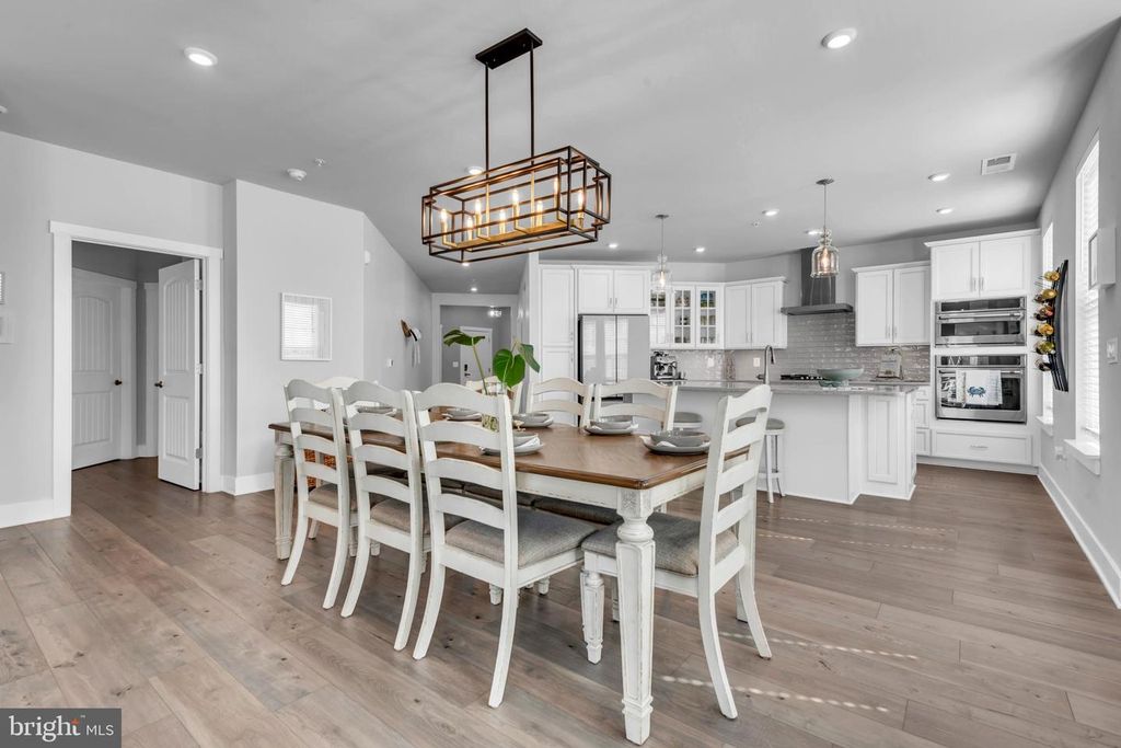 Image 7 of property listing at 111 MARSHGRASS WAY #21, Chester, MD 21619