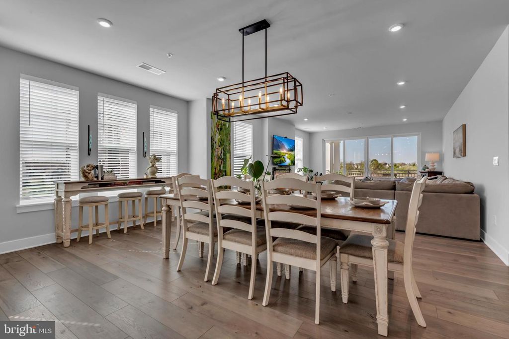 Image 8 of property listing at 111 MARSHGRASS WAY #21, Chester, MD 21619