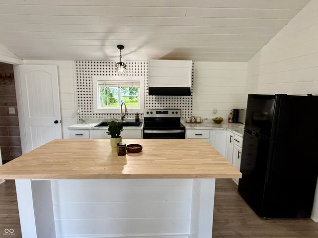 607 Ellenhurst Drive, Anderson, IN 46012