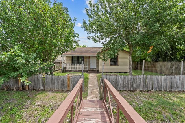 810 23rd Street N, Texas City, TX 77590