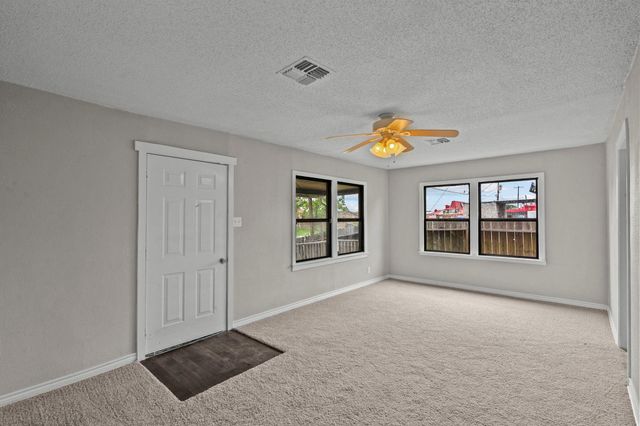 810 23rd Street N, Texas City, TX 77590