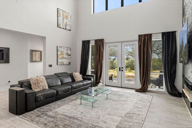 109 Pond View Ct, Spring Branch, TX 78070