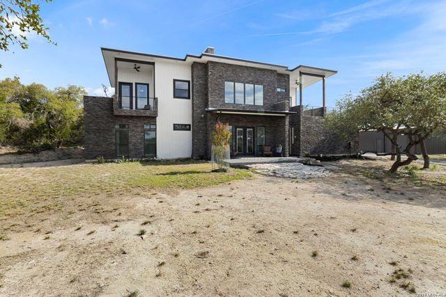 109 Pond View Ct, Spring Branch, TX 78070
