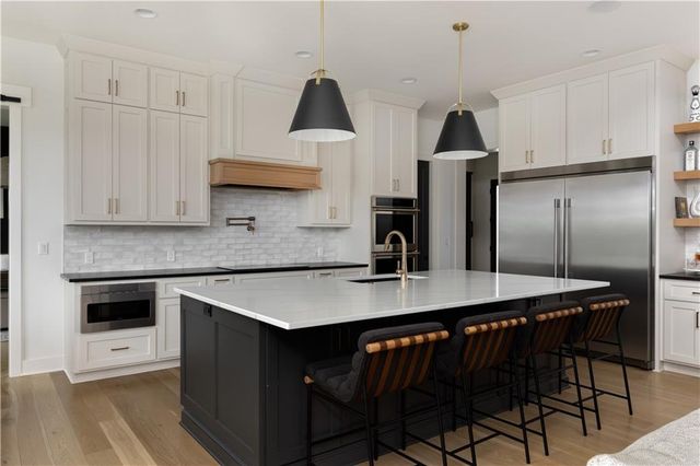 3301 W 149th Street, Overland Park, KS 66224