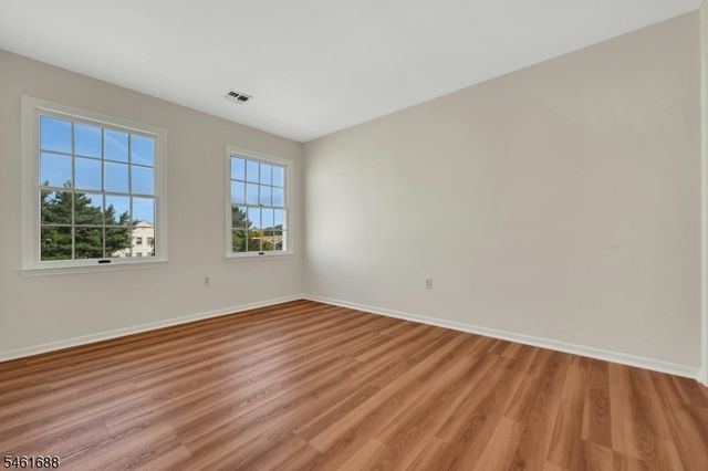 105 Quartz Ln, Paterson City, NJ 07501