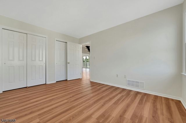 105 Quartz Ln, Paterson City, NJ 07501