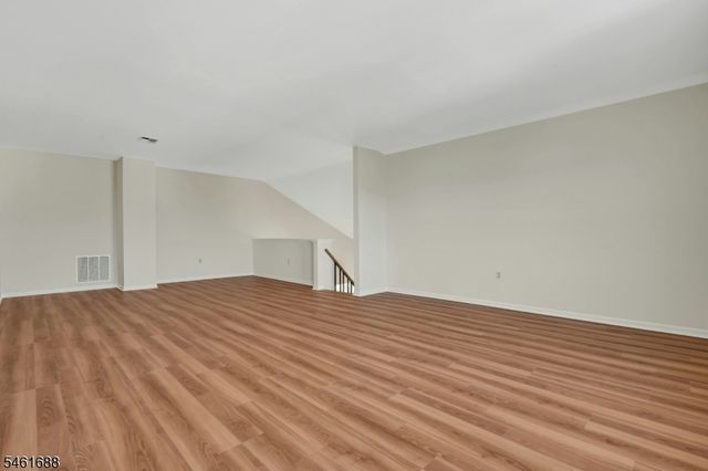 105 Quartz Ln, Paterson City, NJ 07501
